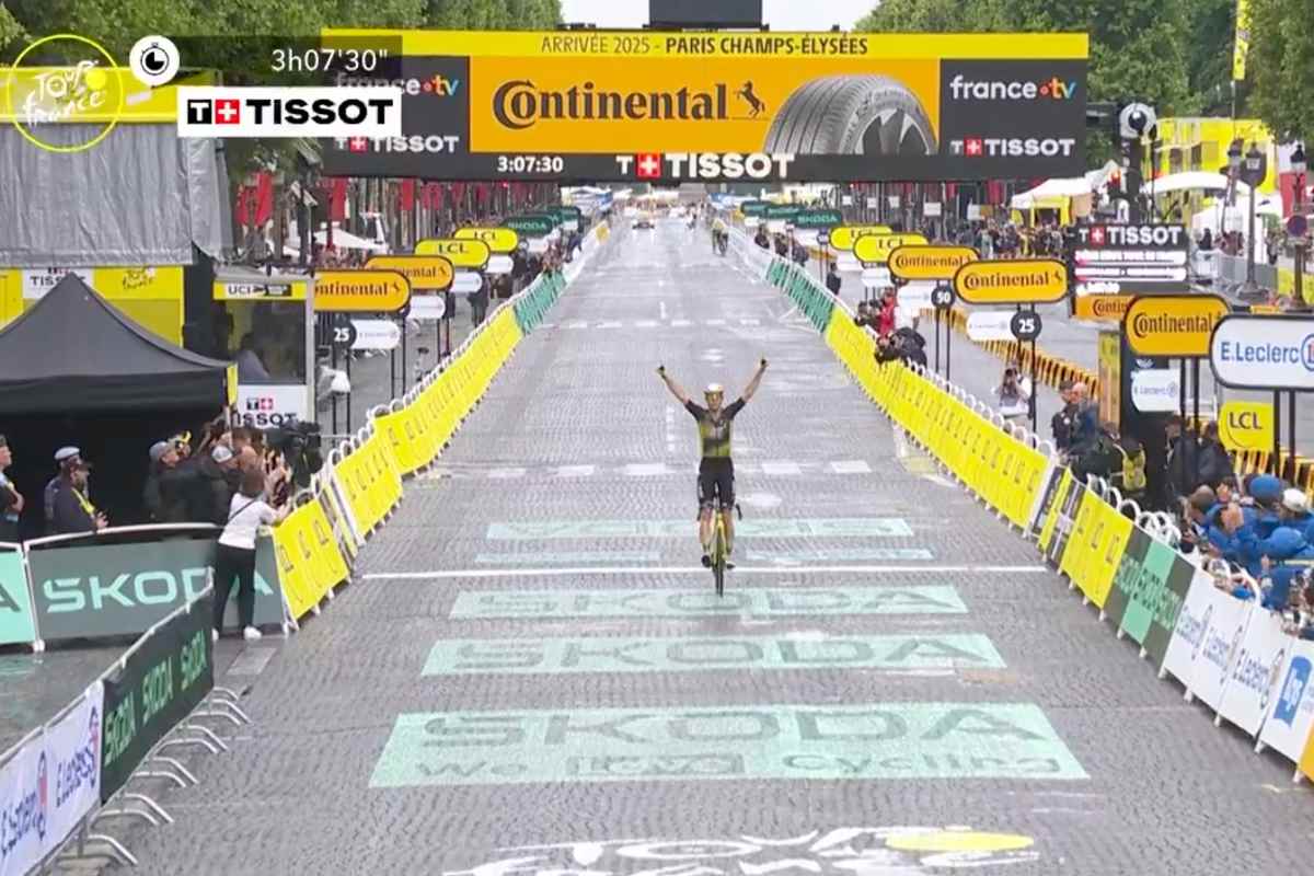 Van Aert vince sugli Champs Eliseè e Pogacar cala il poker di successi al Tour de France