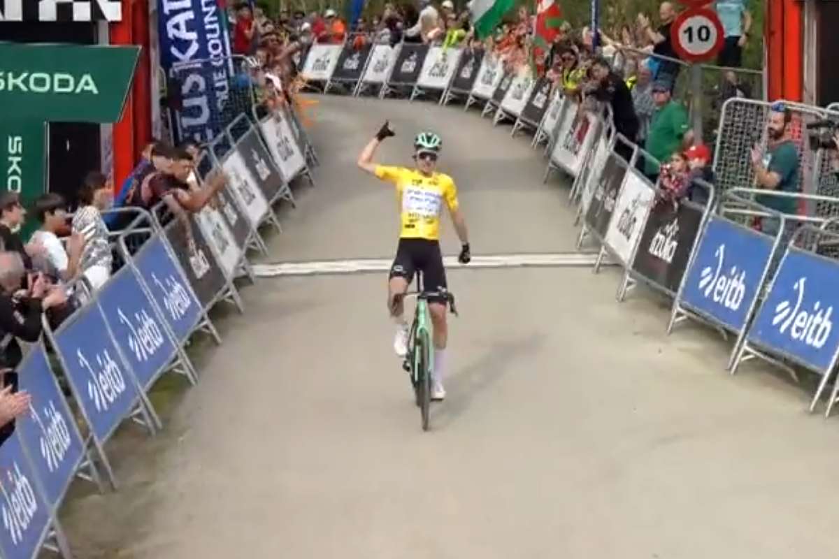 Paul Seixas domina il Lombardia è il più giovane nella storia, Ciccone ottimo terzo.